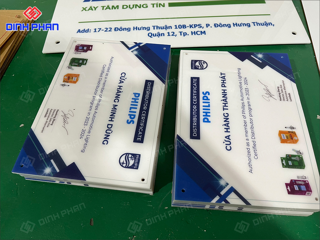 In uv lên mica tại Đắk Lắk in uv lên mica biển tên cửa hàng