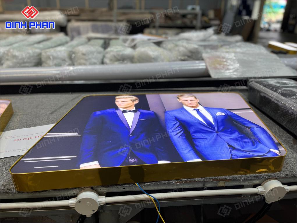 In UV Hộp Đèn Cao Cấp, Bền Màu, Giá Rẻ In UV Hộp Đèn Cao Cấp, Bền Màu, Giá Rẻ