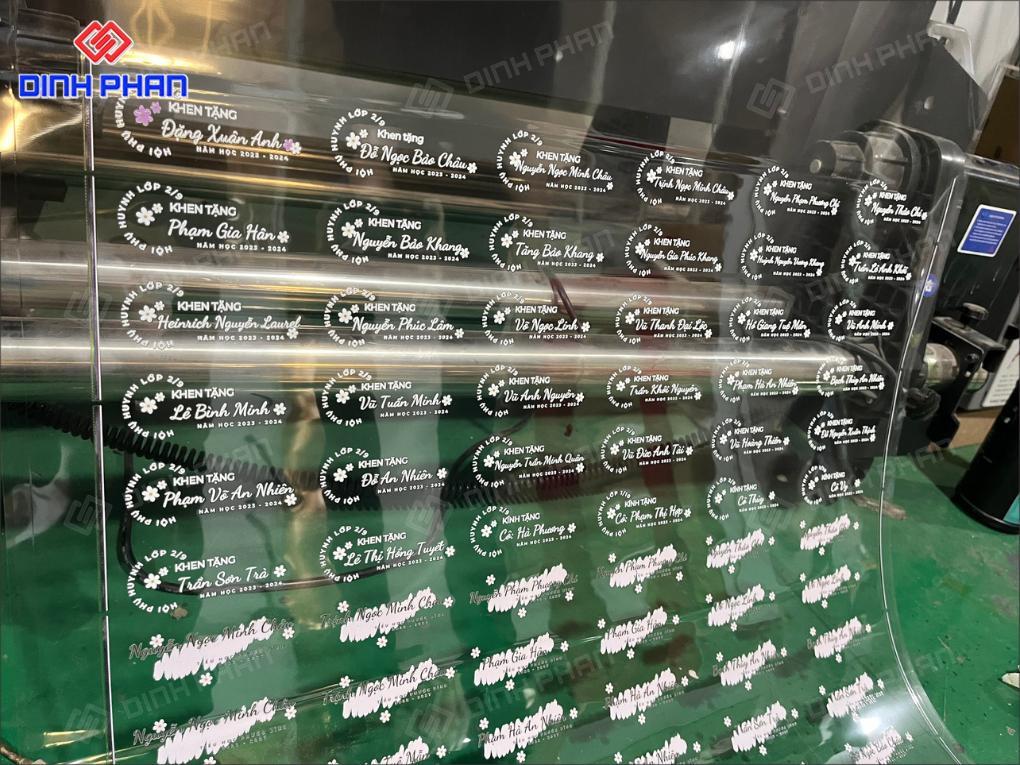 In UV Sticker Giá Rẻ, Chất Lượng, Bền Màu In UV Sticker Giá Rẻ, Chất Lượng, Bền Màu