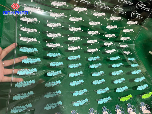In UV Sticker Giá Rẻ, Chất Lượng, Bền Màu