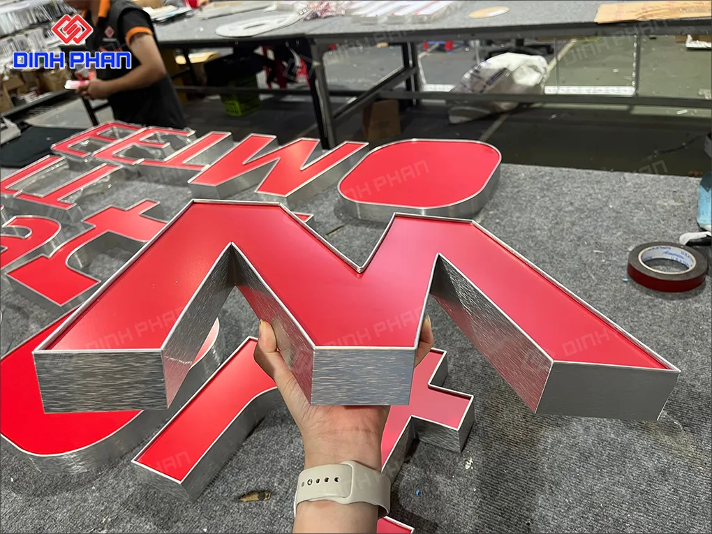 Gia công uốn chữ nhôm BMT