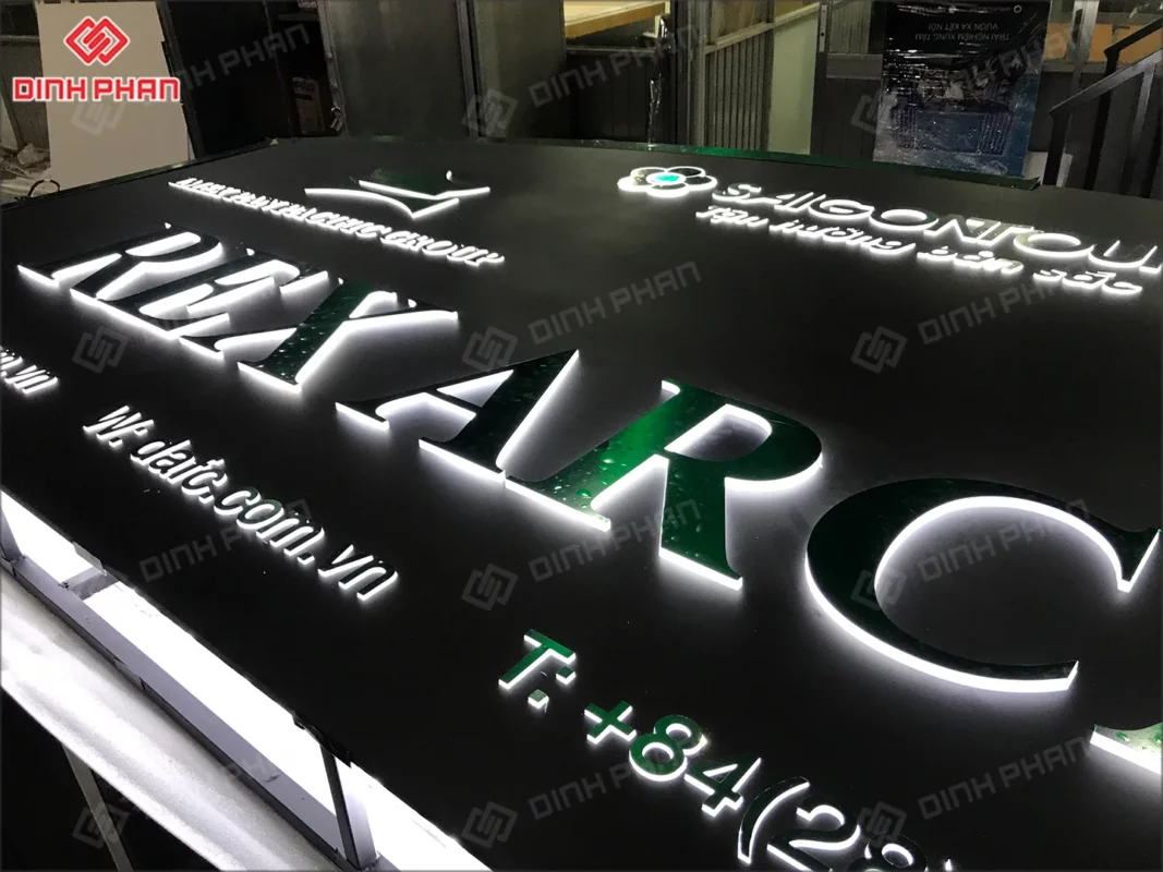 Làm bảng hiệu đèn led BMT