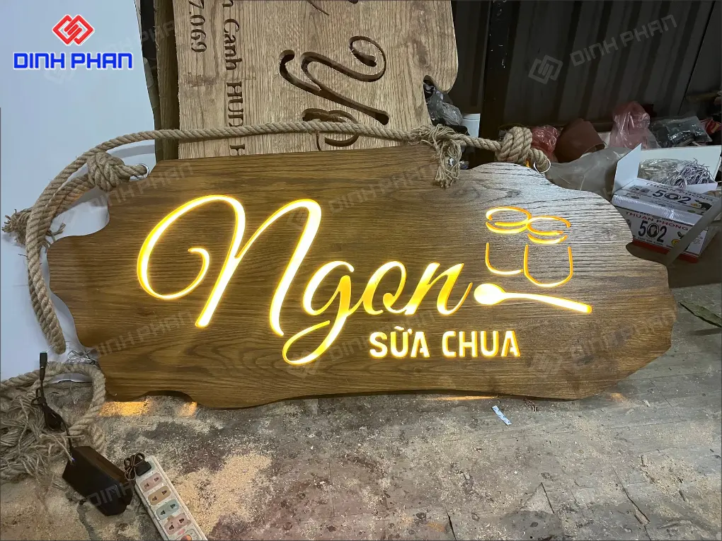 Làm bảng hiệu gỗ BMT