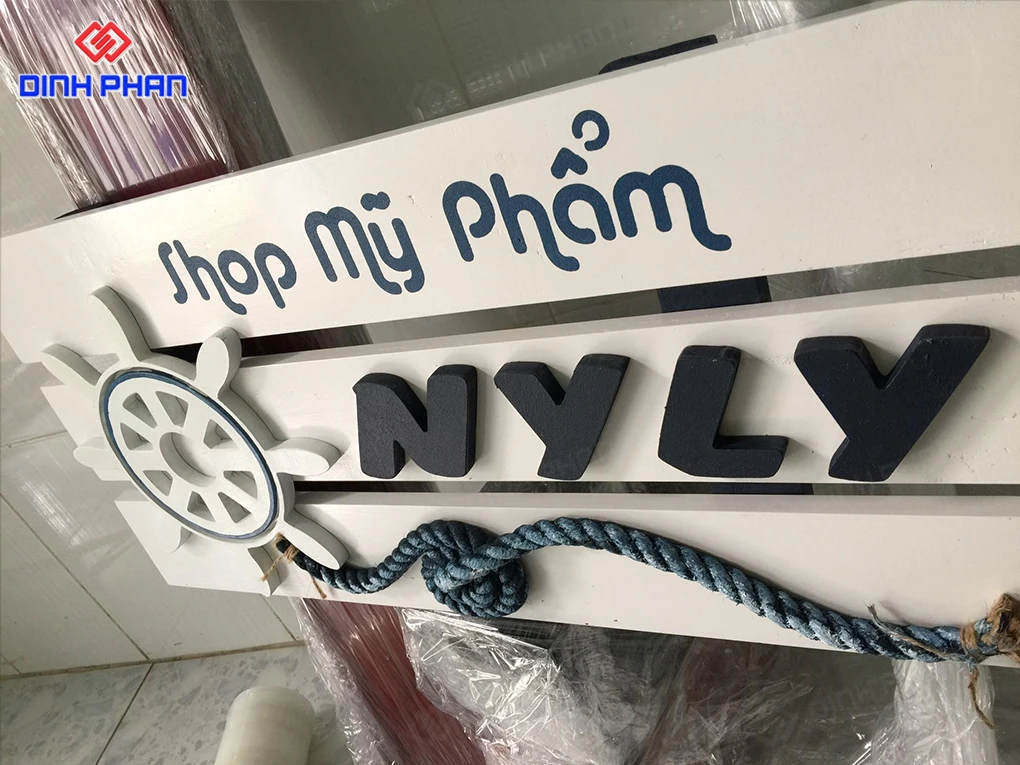 Làm bảng hiệu gỗ BMT