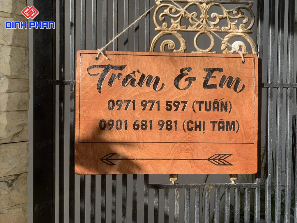 Làm bảng hiệu gỗ BMT