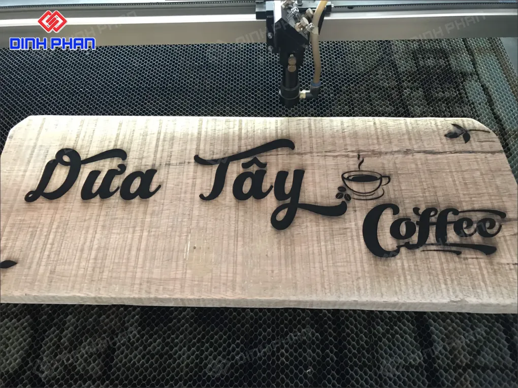 Làm bảng hiệu gỗ BMT