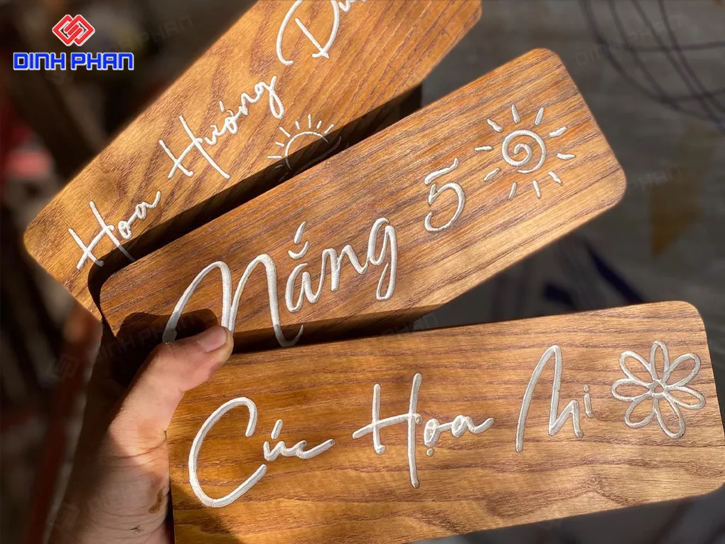 Làm bảng hiệu gỗ BMT