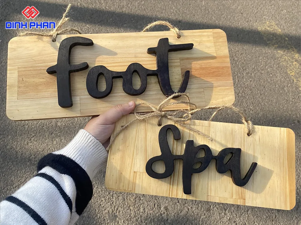 Làm bảng hiệu gỗ BMT
