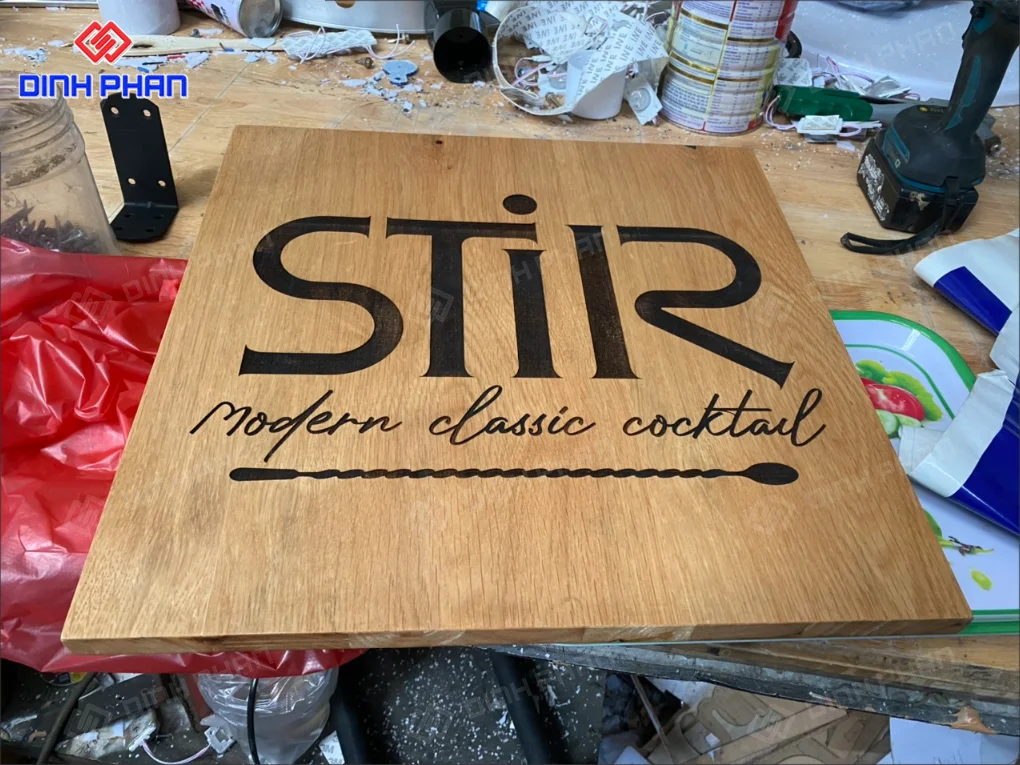 Làm bảng hiệu gỗ BMT