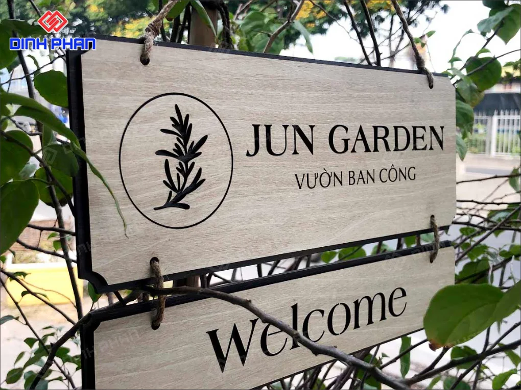 Làm bảng hiệu gỗ BMT