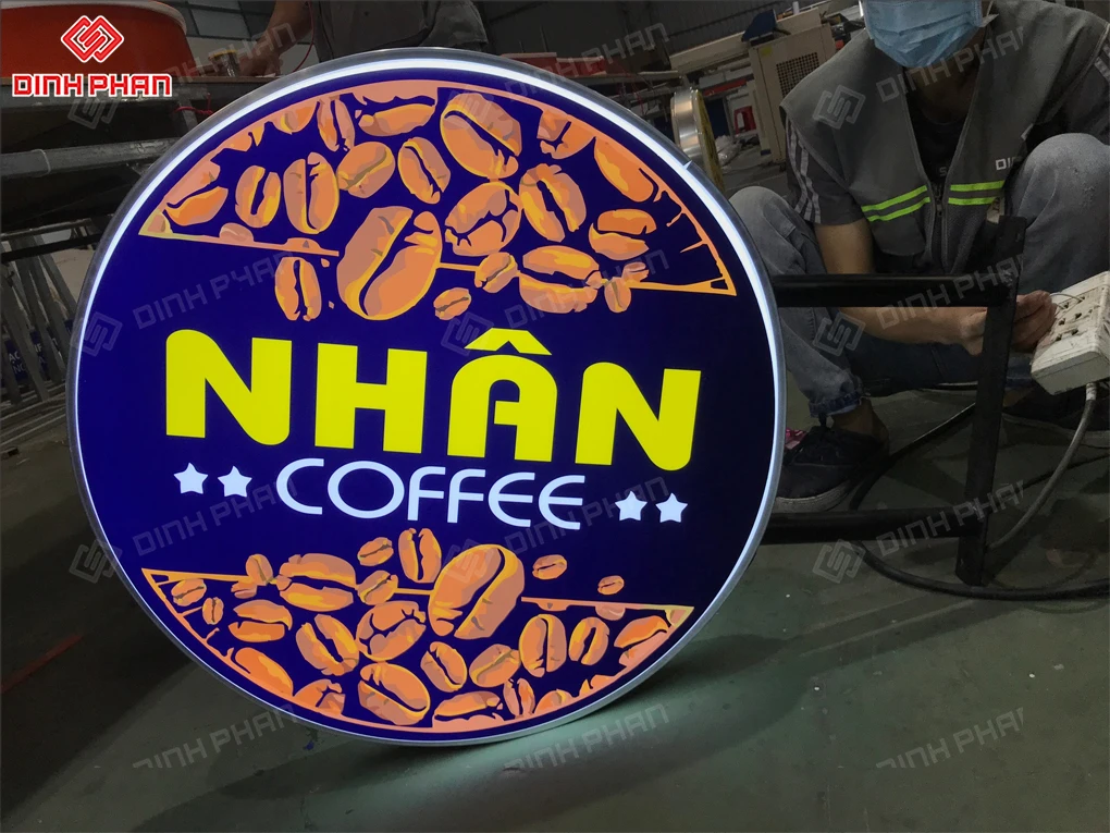 Làm bảng hiệu hộp đèn BMT