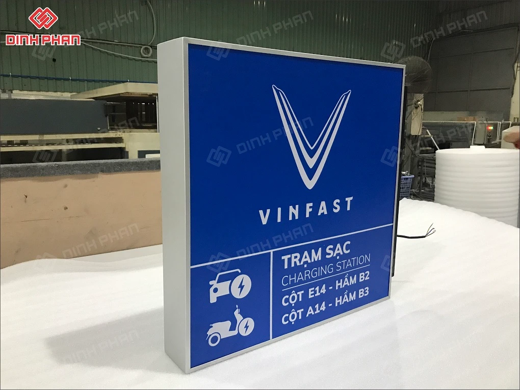 Làm bảng hiệu hộp đèn BMT