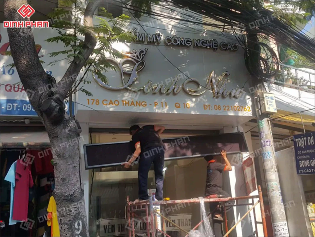 Làm bảng hiệu mica BMT