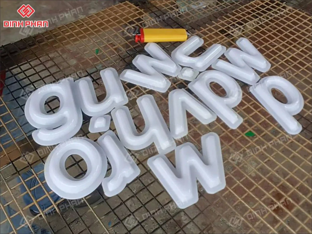 Làm bảng hiệu mica BMT