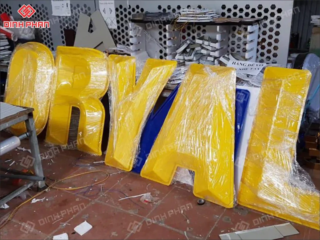 Làm bảng hiệu mica BMT