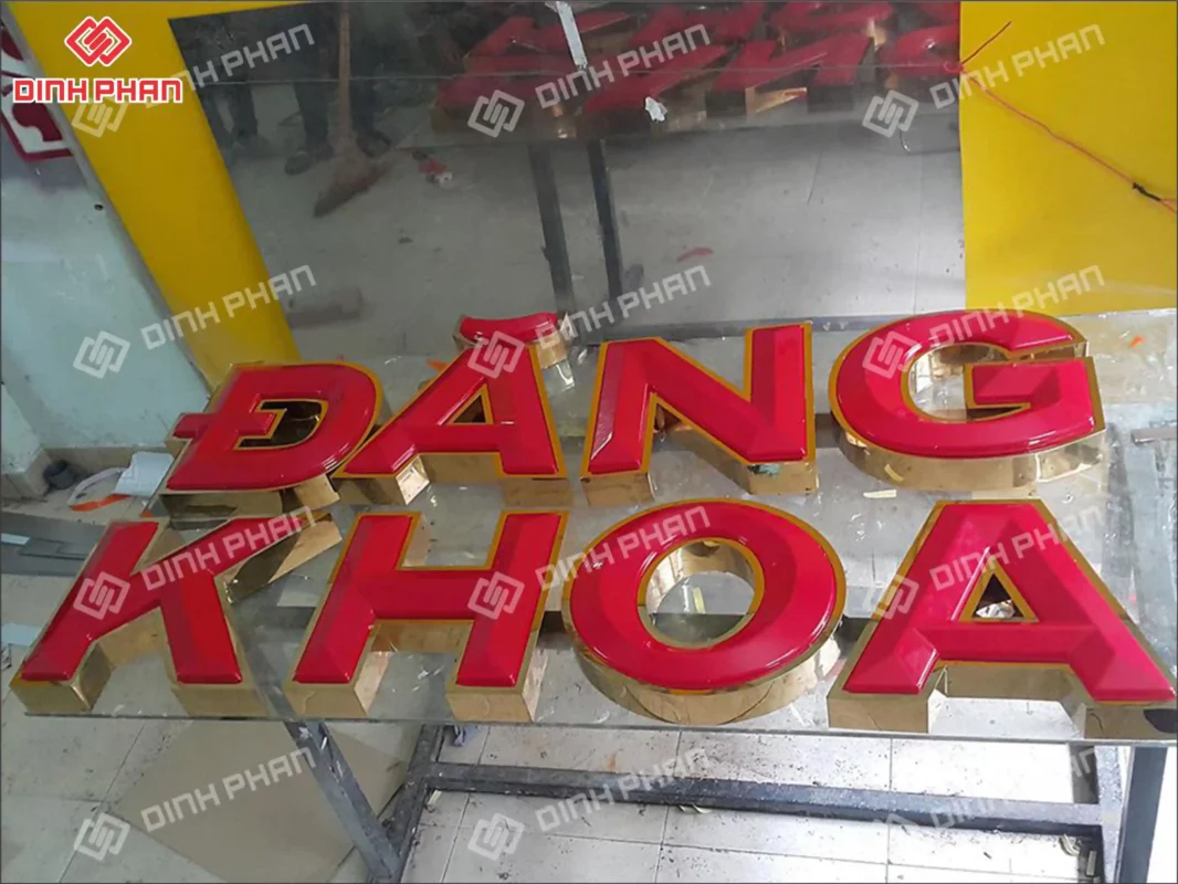 Làm bảng hiệu mica BMT