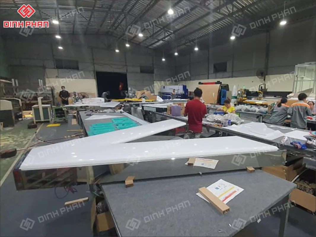 Làm bảng hiệu mica BMT