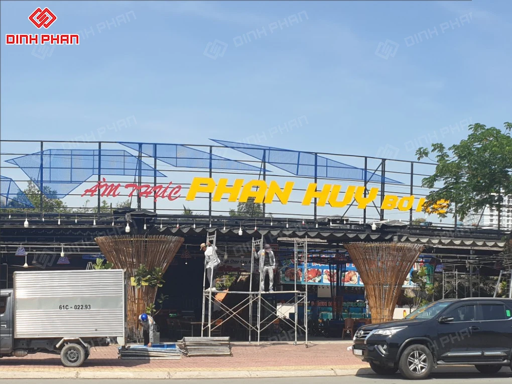 Làm bảng hiệu nhà hàng BMT