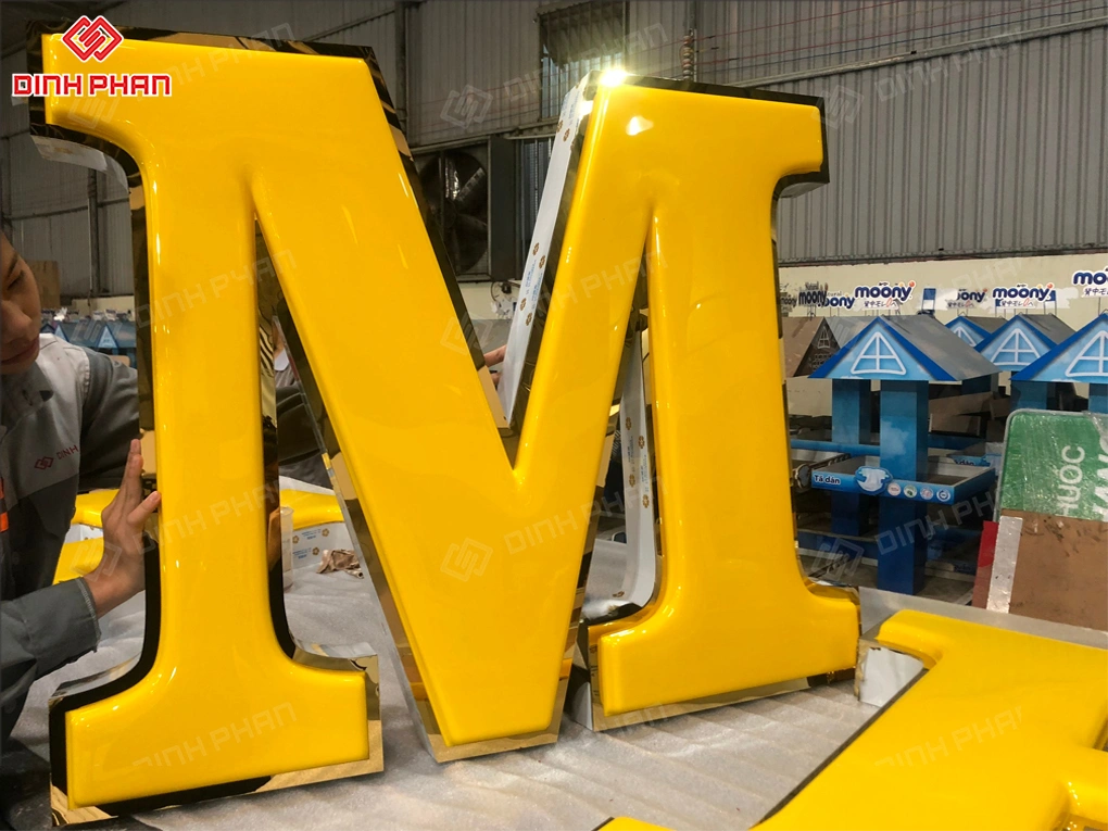 Chữ nổi mica hộp đèn phát sáng Daklak