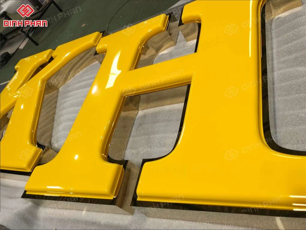 Làm chữ nổi mica gắn đèn LED tại Daklak