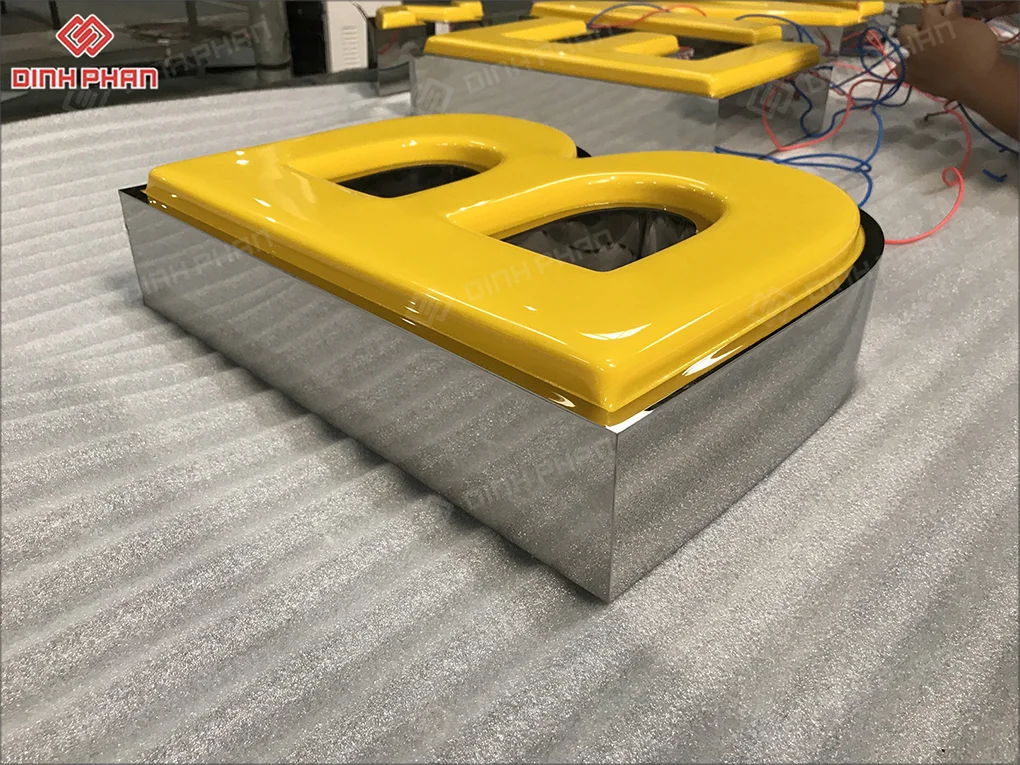 Làm chữ nổi mica Daklak