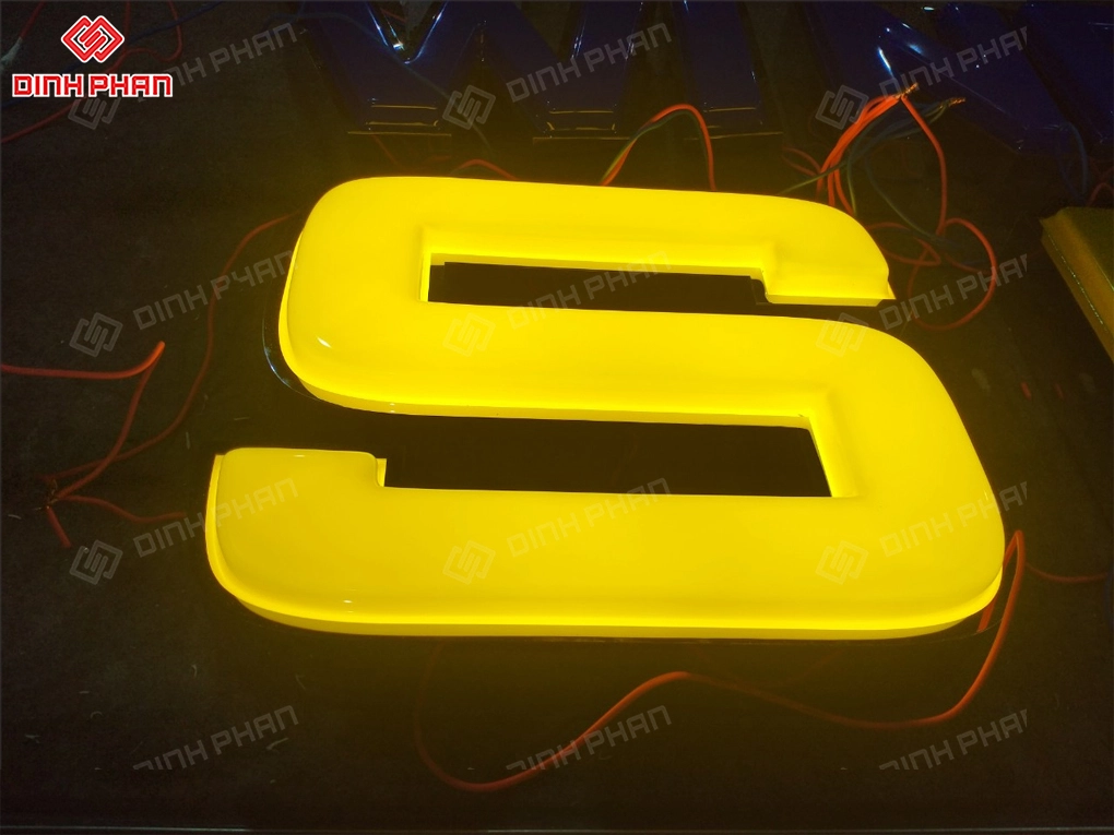 Chữ nổi mica lọng viền inox Daklak