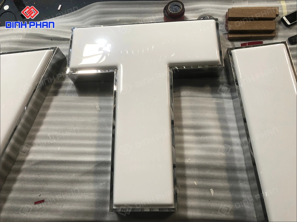 Biển quảng cáo chữ nổi mica Daklak