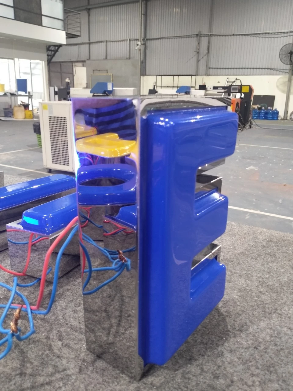 Thi công chữ nổi mica Daklak