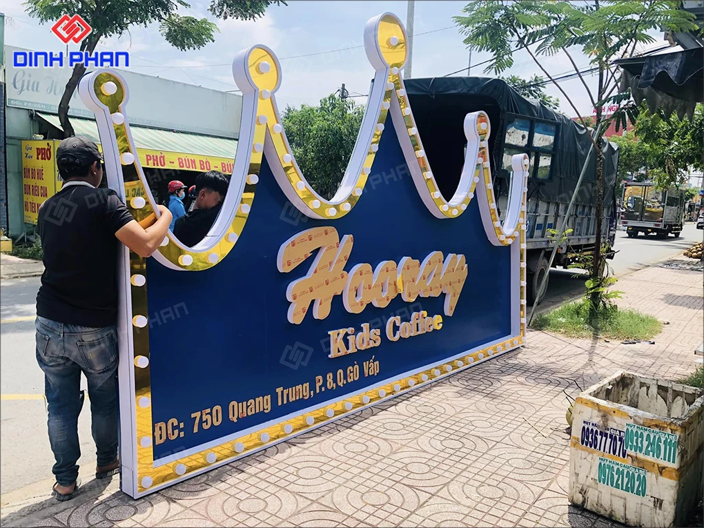 Bảng hiệu cafe BMT