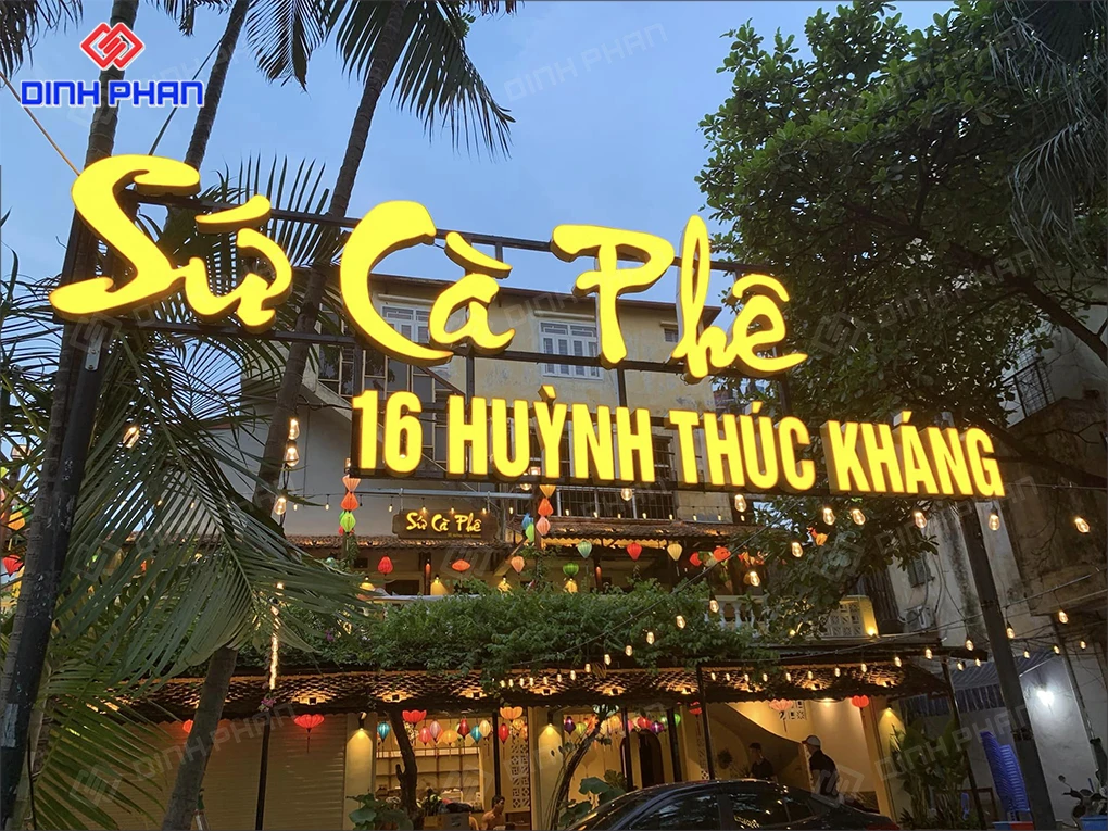 Bảng hiệu cafe BMT