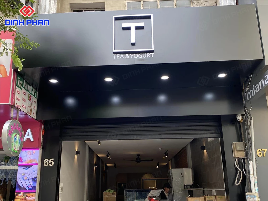 Bảng hiệu cafe BMT