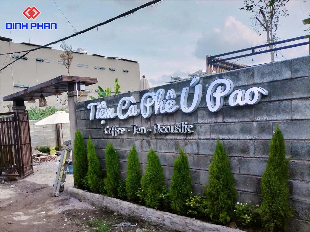 Bảng hiệu cafe BMT