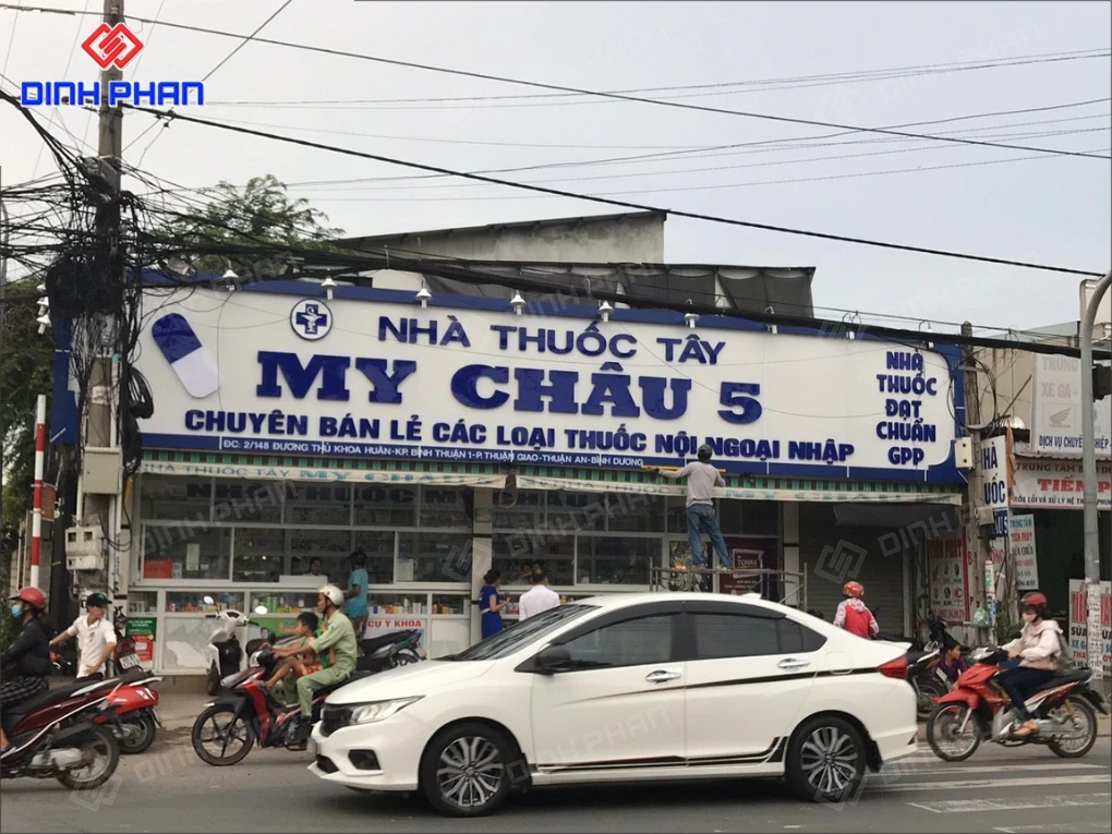 Bảng hiệu nhà thuốc BMT