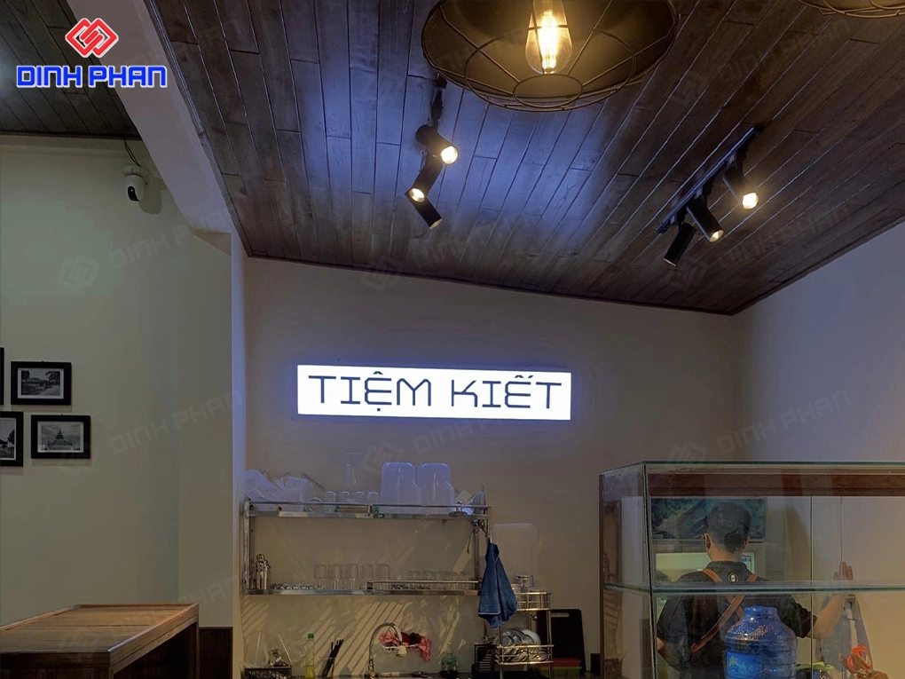 Bảng hiệu trà sữa BMT