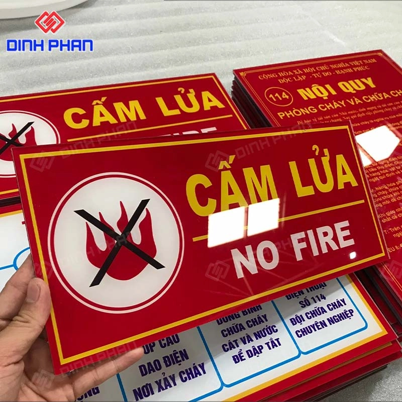 In uv trên mica tại Buôn Ma Thuột