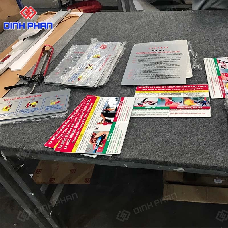 In uv trên mica tại Buôn Ma Thuột