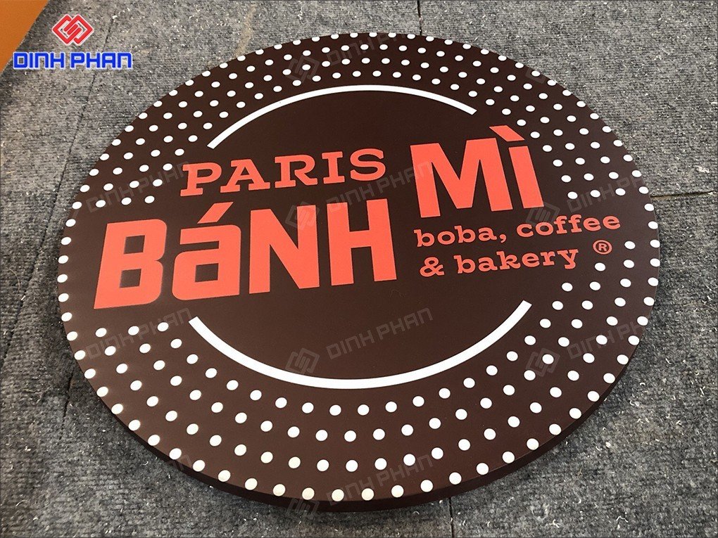 In UV Đà Lạt, in ấn đa dạng về mẫu mã, màu sắc Bảng hiệu tiệm bánh mì