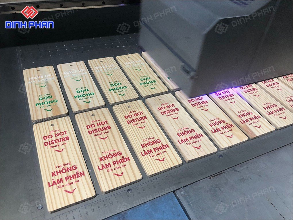 In UV Đà Lạt, in ấn đa dạng về mẫu mã, màu sắc In UV thẻ gỗ