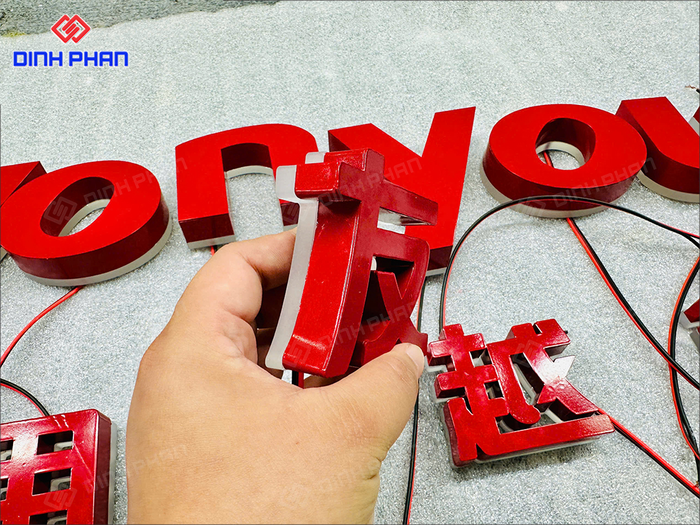 Chữ inox sơn đế mica 