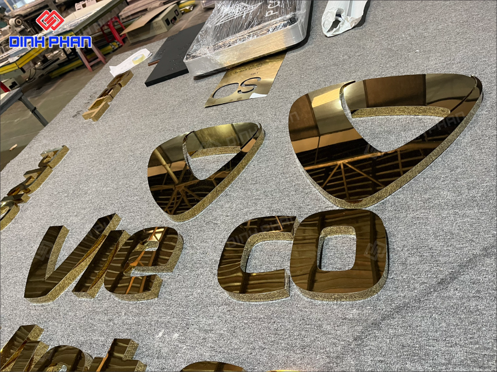 Làm chữ inox vàng gương BMT
