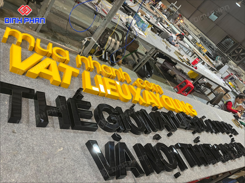 Bảng hiệu Rita Võ 