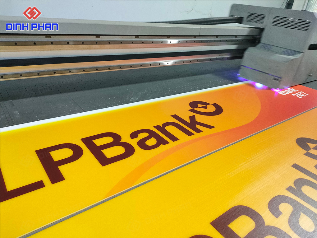 Bảng hiệu LP Bank
