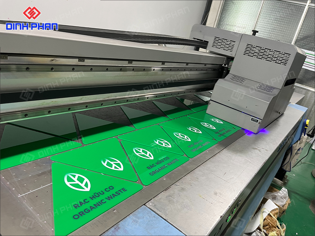 In UV bảng thông tin