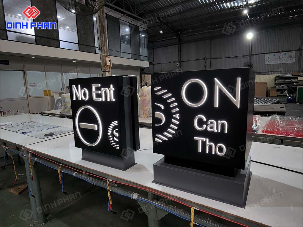 Hộp đèn ngoài trời 