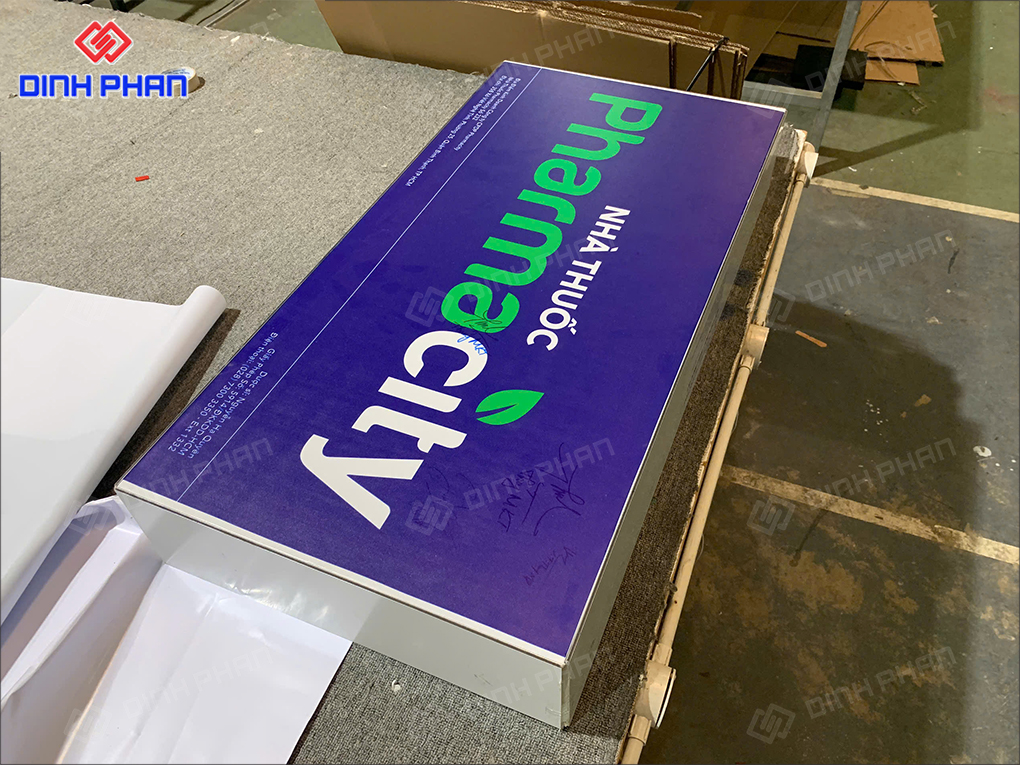 Hộp đèn quảng cáo tiệm thuốc