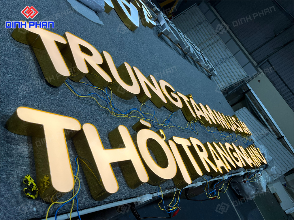 Bảng hiệu trung tâm thương mại 