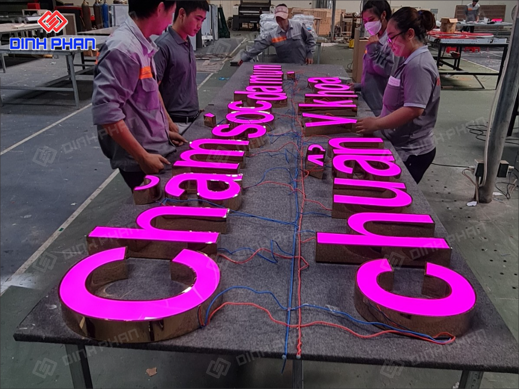 Thi công chữ inox đèn Led tại Daklak hiện đại, bền đẹp Thi công chữ inox đèn Led tại Daklak