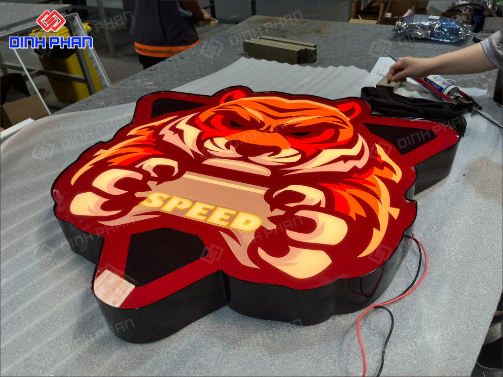 In UV mica Ninh Thuận hiện đại, bền đẹp