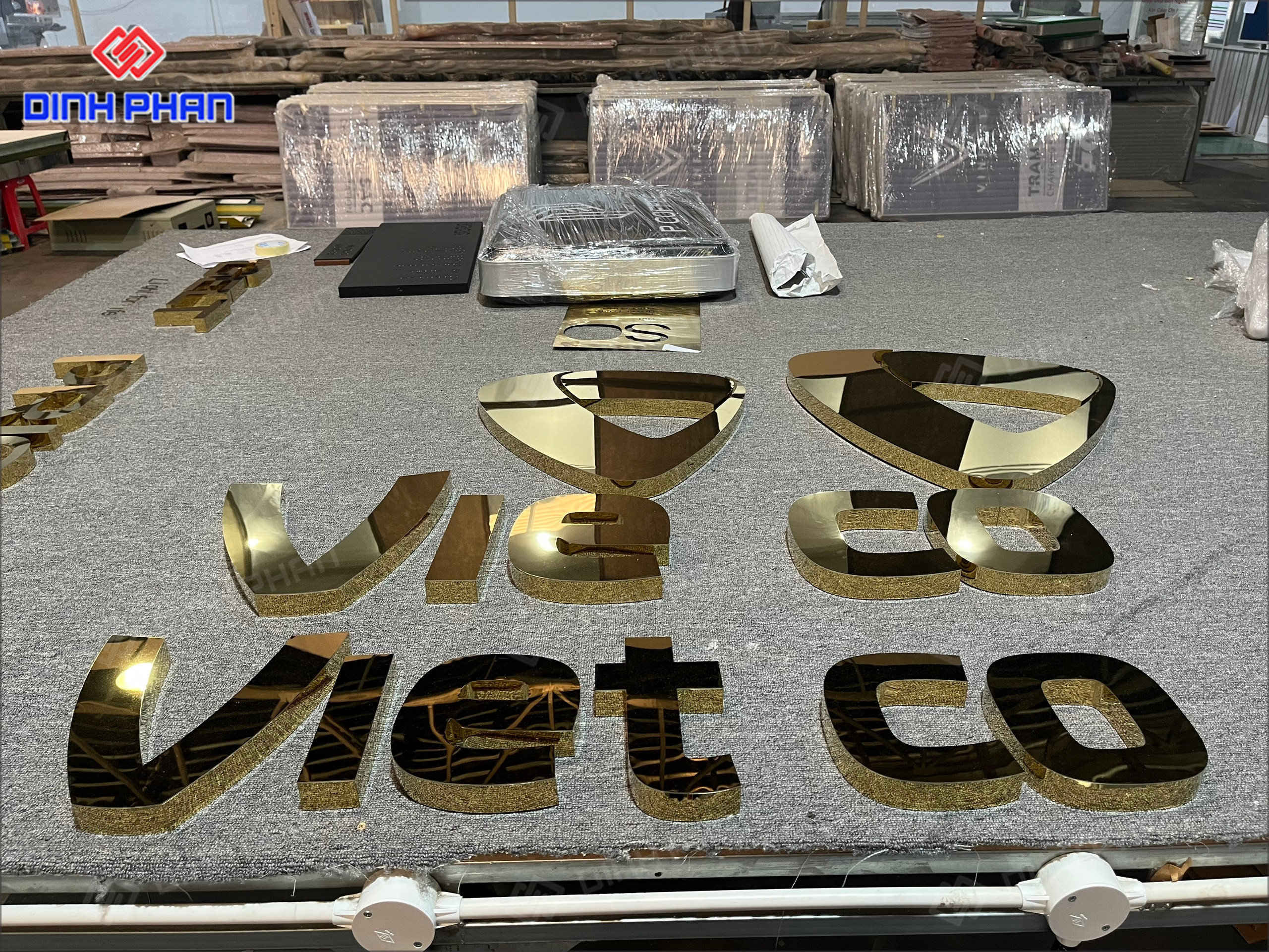 Làm chữ inox Ninh Thuận bền đẹp, nâng tầm bảng hiệu Bộ chữ Vietcombank vàng gương