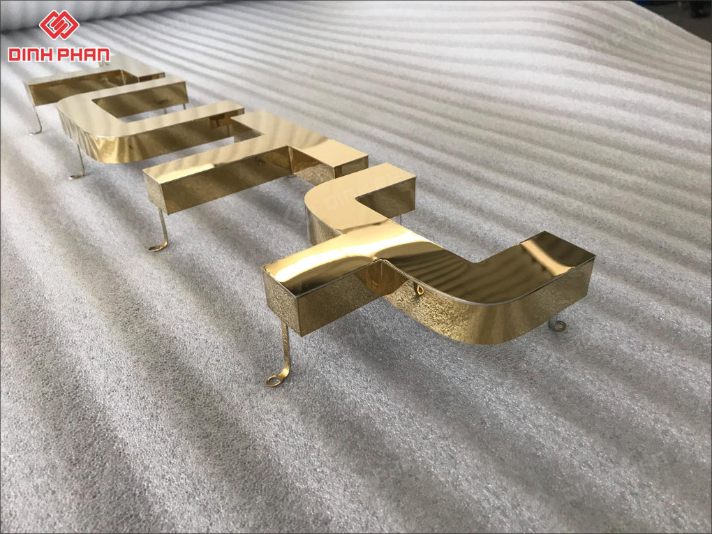 Làm chữ inox Ninh Thuận bền đẹp, nâng tầm bảng hiệu Chữ inox vàng gương